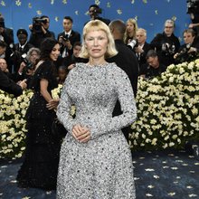 Η Πάμελα Άντερσον στο Met Gala